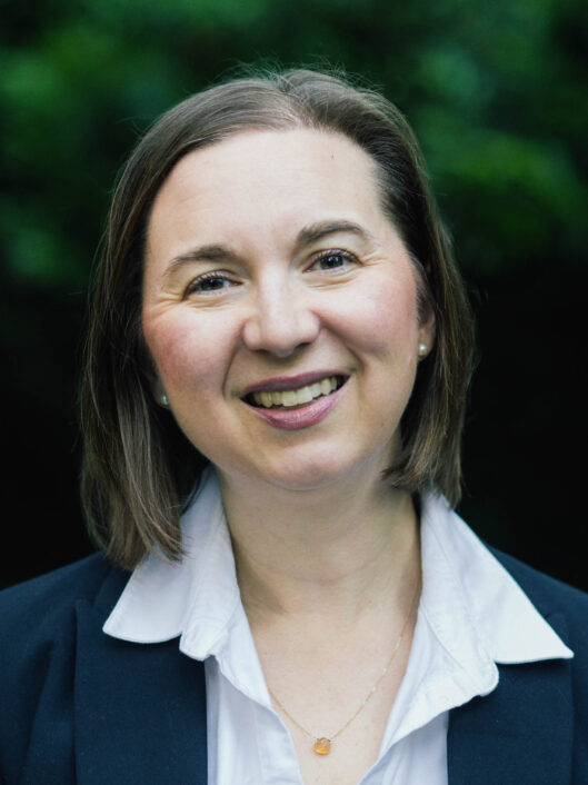 Stephanie Evans Hanson headshot.